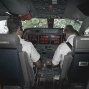 PİLOT KOKPİT TE ÖLDÜ UÇAK İSTANBUL A ACİL İNİŞ YAPTI